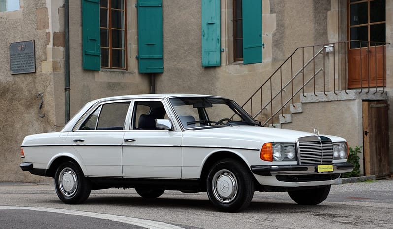 MERCEDES-BENZ 230 E complet