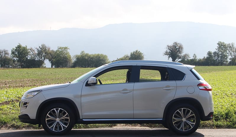 PEUGEOT 4008 1.8 HDi Allure 4WD complet