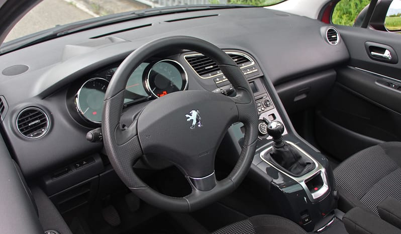 PEUGEOT 5008 1.6 16V T Sport Pack full