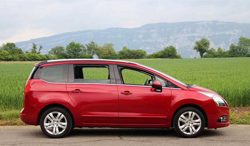 PEUGEOT 5008 1.6 16V T Sport Pack full