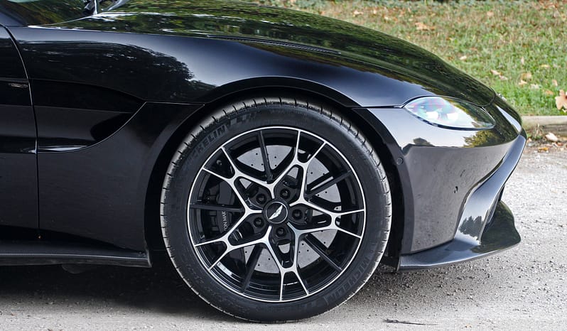 ASTON MARTIN V8 Vantage AMR 4.0 Coupé full