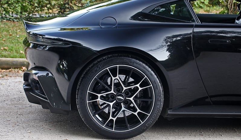 ASTON MARTIN V8 Vantage AMR 4.0 Coupé full