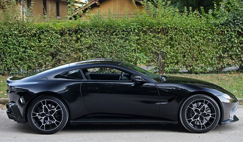 ASTON MARTIN V8 Vantage AMR 4.0 Coupé full