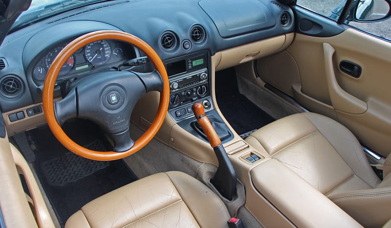 MAZDA MX-5 1.6i-16 B.Classic full