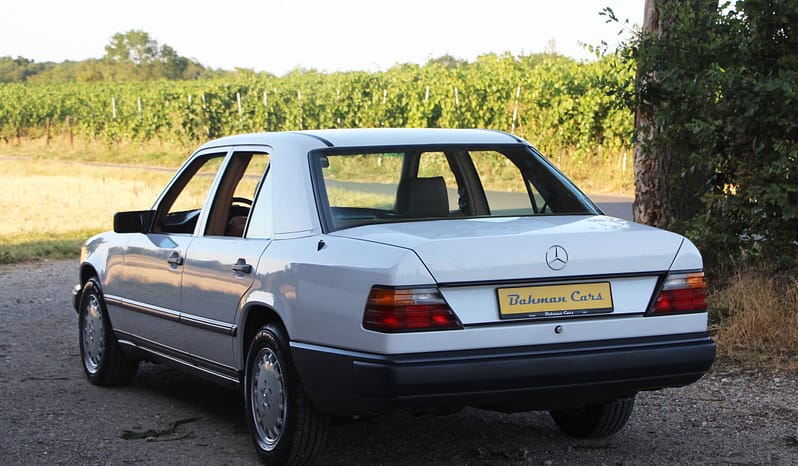 MERCEDES-BENZ 230 E full